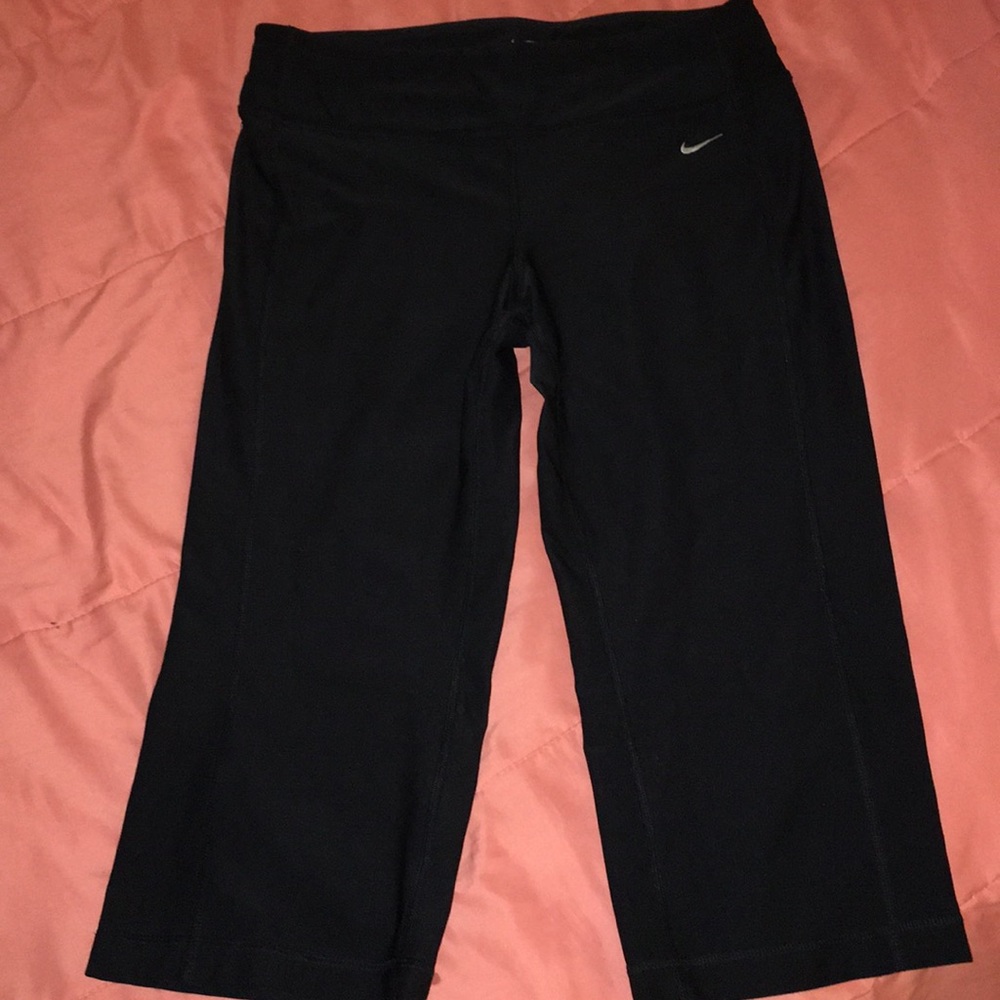 Dri-Fit Nike mid length loose leggings🤩